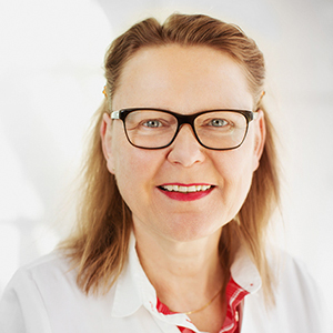 Радиолог и специалист по терапии частицами профессор Гунтрум из клиники WPE в Эссене