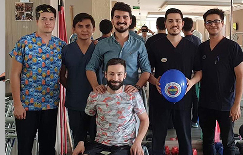 Помощь пациентам-инвалидам в медицинском центре Нобель